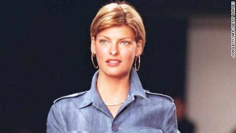 Model Linda Evangelista walks the runway at the launch of Ralph Lauren&#39;s Spring 1996 collection at New York Fashion Week.