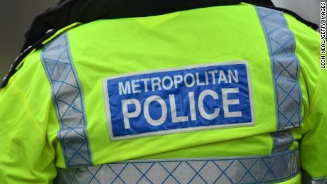 لندن پولیس نے سارہ ایورارڈ کے قتل کے بعد خواتین کو تنہا افسروں سے ہوشیار رہنے کا انتباہ دیا۔