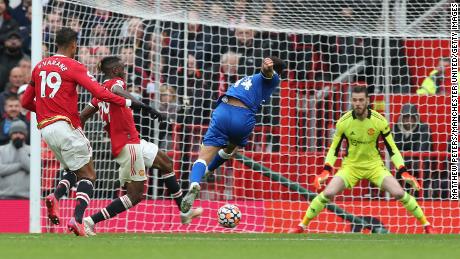 Andros Townsend scores Everton&#39;s equalizer against Manchester United in the 1-1 Premier League draw.