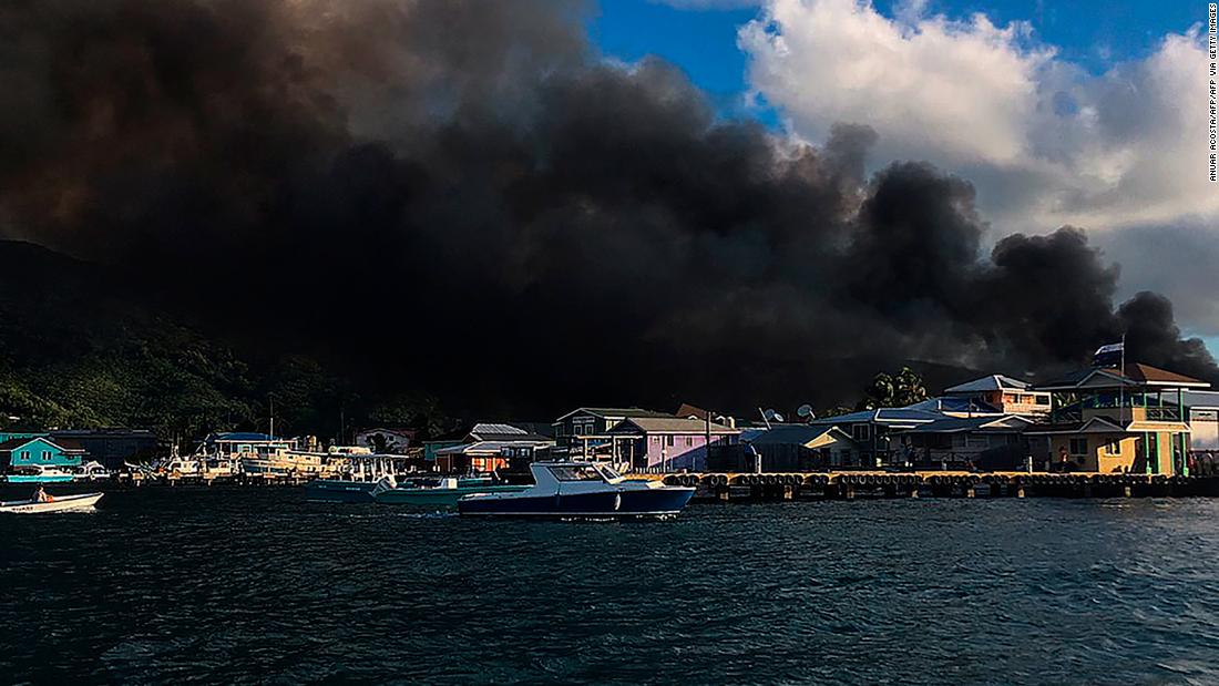 Un Incendio Oblig A Evacuar A M S De Habitantes De La Isla Guanaja