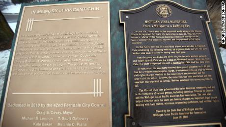 Two plaques dedicated to Vincent Chin, whose death galvanized an Asian American civil rights movement, are seen in Ferndale, 미시간.
