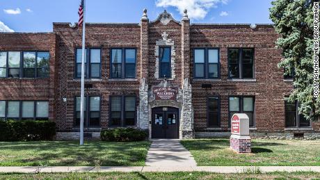 وسکونسن کے والدین اپنے بچوں کے کوویڈ 19 انفیکشن پر سکول اضلاع کے خلاف مقدمہ دائر کرتے ہیں۔