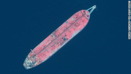 Decaying oil tanker off Yemen could disrupt clean water supply for 9 百万人