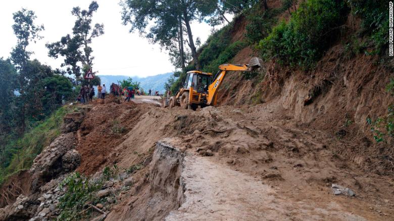 多于 200 deaths reported in India and Nepal following heavy rainfall and flooding