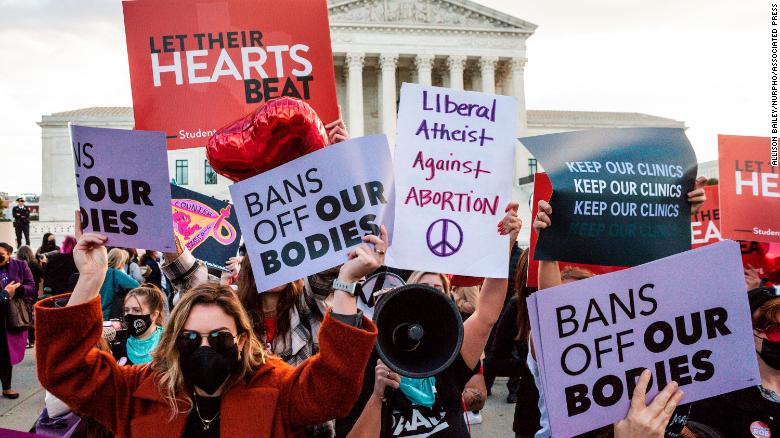 John Roberts' long history with abortion and Roe v. 걸어 건너기