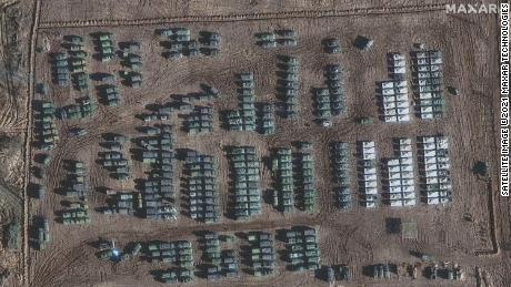 卫星照片引发了对俄罗斯在乌克兰附近军事集结的担忧