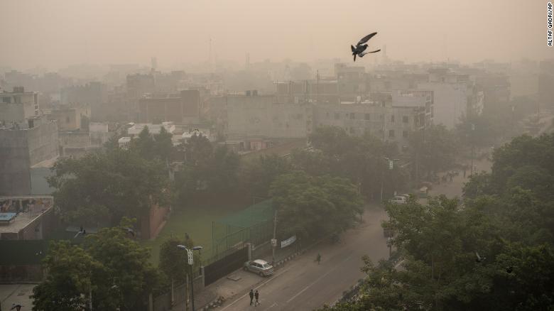 Delhi pollution levels soar after residents defy Diwali fireworks ban