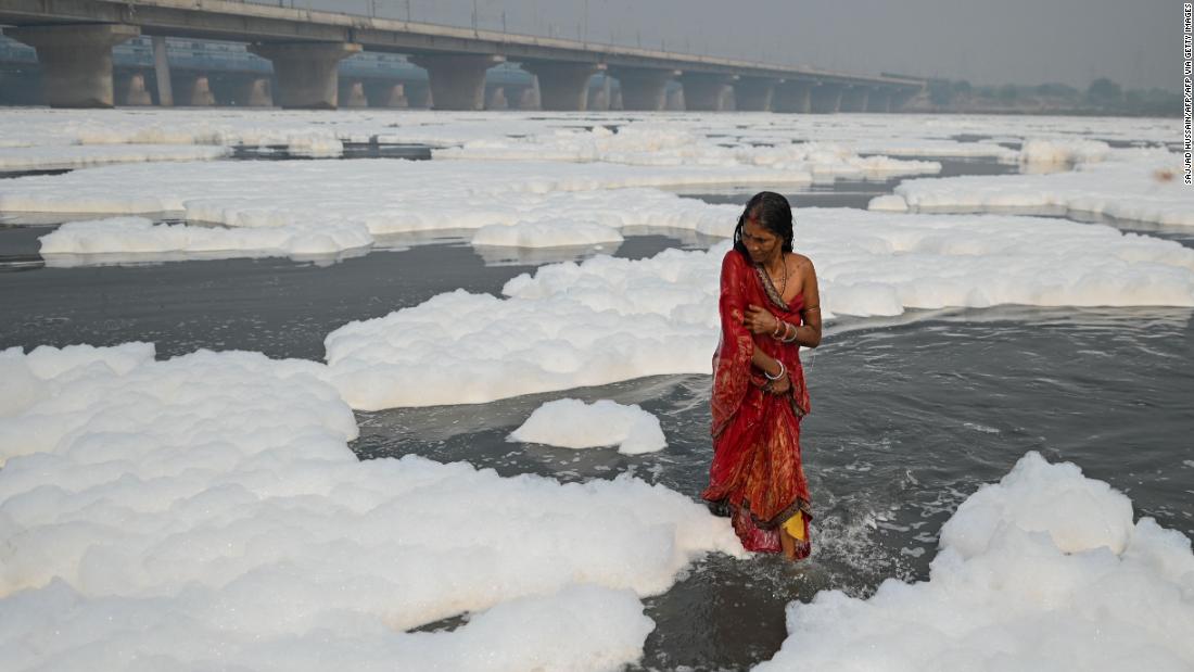 Yamuna River Covered In Toxic Foam As Devotees Bathe In It Cnn Video