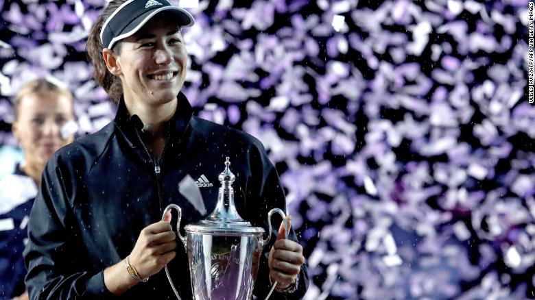 Garbiñe Muguruza word die eerste Spaanse speler wat die WTA-eindstryd wen met die oorwinning oor Anett Kontaveit