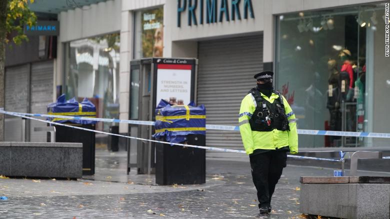 12岁女孩在利物浦市中心袭击中丧生后，警方展开谋杀调查