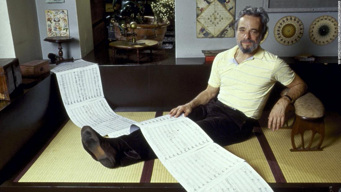 &lt;a href =&quot;https://www.cnn.com/2021/11/26/entertainment/stephen-sondheim/index.html&quot; target =&quot;_空欄&quot;&gt;Stephen Sondheim,&alt;lt;/A&gt; the renowned composer of &quot;Into the Woods,&quot; &quot;Sweeney Todd,&quot; &quot;ジプシー,&quot; &quot;Sunday in the Park with Gequot&quot; and other essential works of musical theater, died November 26, ニューヨークタイムズによると. 彼がいた 91.