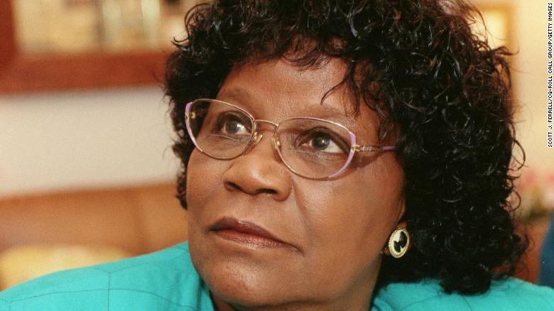 Carrie Meek, pionera ex congresista negra, muere en 95
