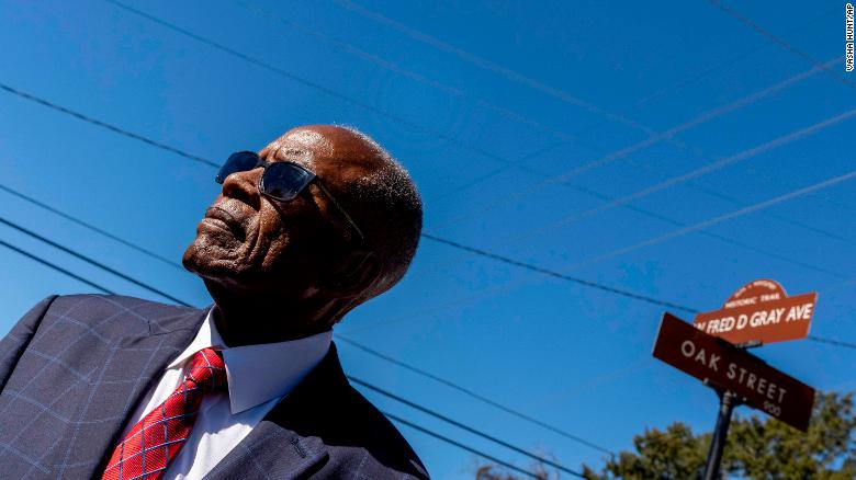 Una città dell'Alabama sta affrontando un $  25,000 multa per aver cambiato una strada intitolata a Jefferson Davis
