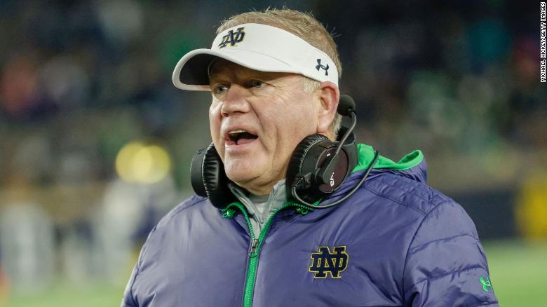 Notre Dame head football coach Brian Kelly is leaving for LSU, 보고서에 따르면