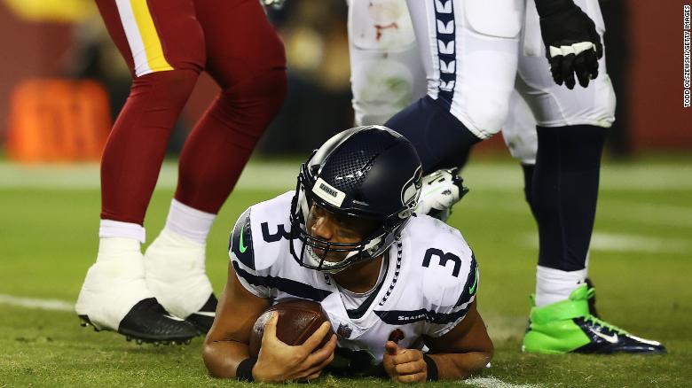 Calcio del lunedì sera: Russell Wilson has 'to do better, we all got to do better,' says Seahawks head coach Pete Carroll