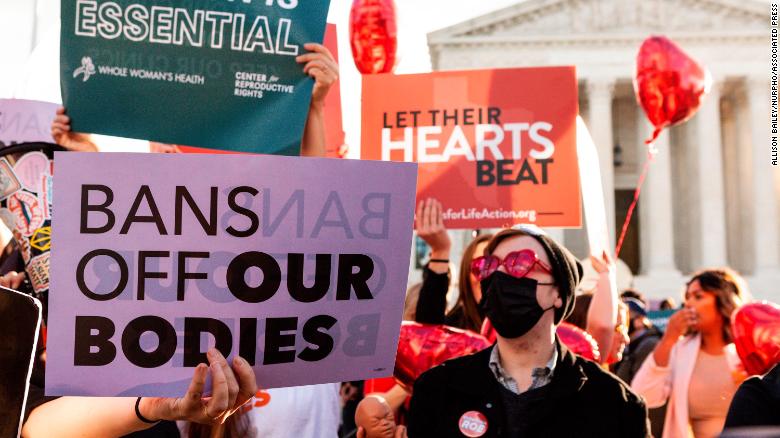 미시시피주 낙태금지법에 대해 대법원이 구두 변론을 듣다 15 Roe v의 주와 미래. 걸어 건너기