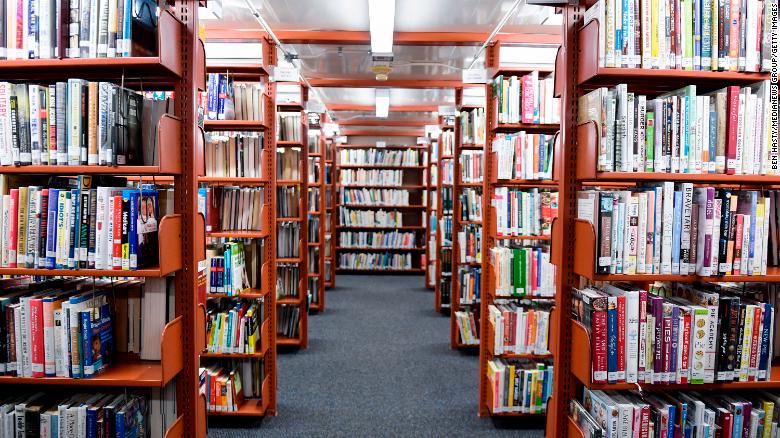 曾经有 155 efforts to censor books in US schools and libraries, group says
