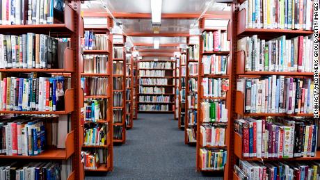 曾经有 155 efforts to censor books in US schools and libraries, group says 