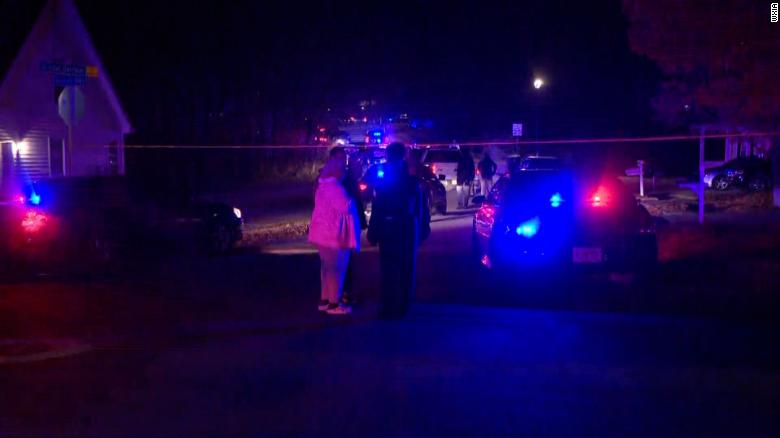 4 アトランタ郊外の銃撃で死んだ, 警察官を含む