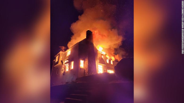 メリーランド州の住宅所有者は、ヘビの家を追い払おうとしているときに家を焼き払った