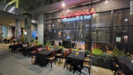La Gondola is a kosher Italian restaurant in Beverly Hills that has been open for almost 30 jare.