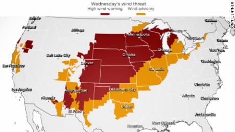 Sobre 80 million people are under wind alerts as damaging winds, some over hurricane-force (74 mph) are expected for much of the central US Wednesday.
