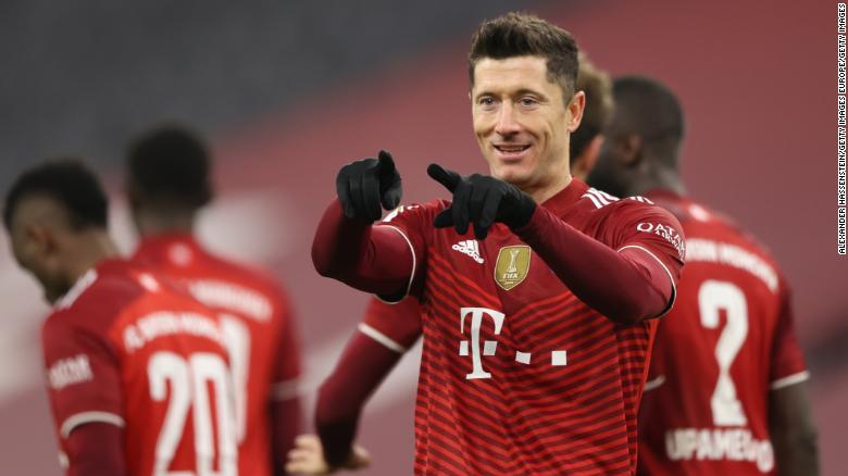 Robert Lewandowski breaks Gerd Muller's 49-year goalscoring record in Bayern Munich win