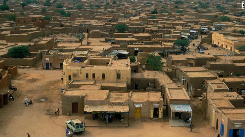 Die Niger-polisie vind kokaïen byna werd $  9 million in mayor's truck