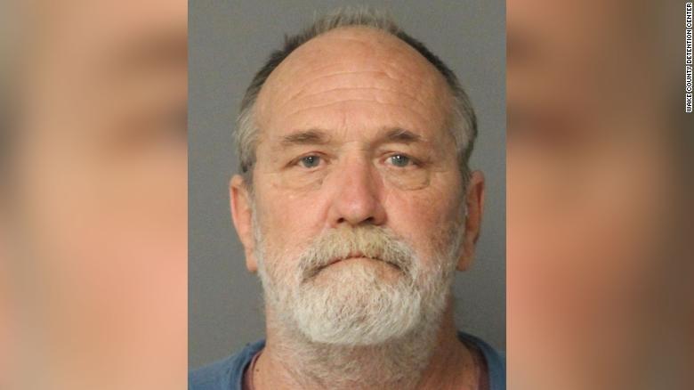 男が逮捕され、起訴された 1986 サウスカロライナ州の4歳の少女の誘拐と殺人