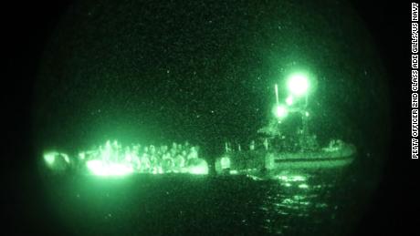 Rescate de la Armada de Estados Unidos y Marruecos 103 migrantes frente a la costa africana