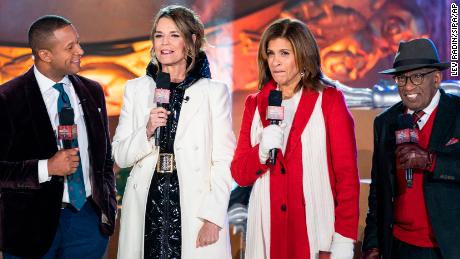Savannah Guthrie, host of NBC&#39;에스 &#39;오늘,&#39; tests positive for Covid-19