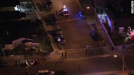Un oficial de policía fuera de servicio de Los Ángeles recibió un disparo mortal mientras buscaba una casa con su novia