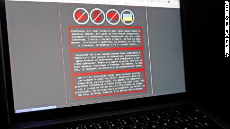 Cyberattack hits Ukraine government websites 