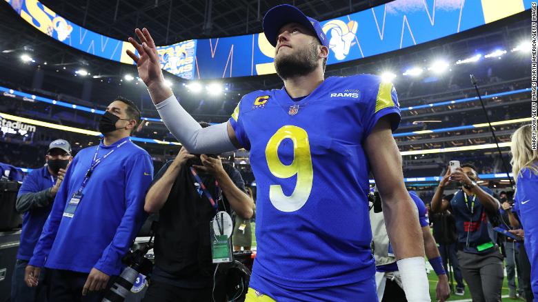 Matthew Stafford obtiene la primera victoria de su carrera en los playoffs de la NFL cuando los LA Rams derrotan a los Arizona Cardinals