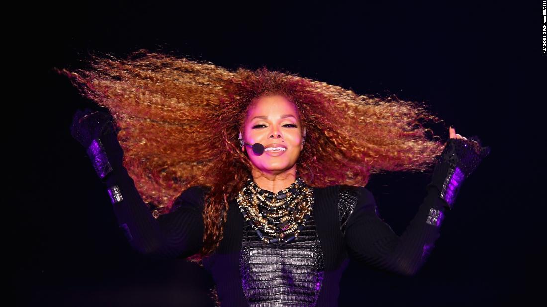 Janet Jackson performs after the Dubai World Cup at the Meydan Racecourse on March 26, 2016, in Dubai, アラブ首長国連邦.
