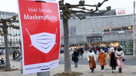 A sign in the German city of Kassel reminds people to wear a mask. 