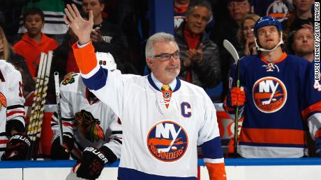 Clark Gillies was honored in December 2014 before an the Islanders game at Nassau Veterans Memorial Coliseum in Uniondale, Nueva York.