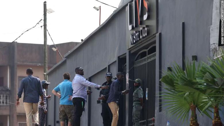 少なくとも 16 殺された, several injured in nightclub fire in Cameroon's capital
