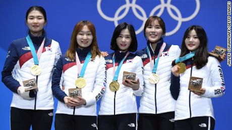 대한민국&#39;s gold medalists Shim Suk-hee, Choi Minjeong, Kim Yejin, Kim Alang and Lee Yubin pose on the podium during the medal ceremony for the short track Women&#39;s 3,000m relay at the Pyeongchang 2018 Winter Olympic Games.