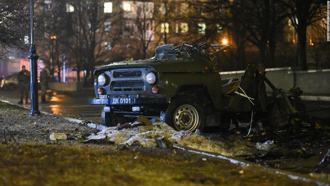 The remains of a military vehicle are seen in a parking lot outside a government building following an explosion in Donetsk on February 18. Ukrainian and US officials said the vehicle explosion was &lt;a href =&quot;https://edition.cnn.com/europe/live-news/ukraine-russia-news-02-18-22-intl/h_2e970471e9b07200947b89b4628960ab&quot; target =&quot;_공백&am인용ot;&gt;a staged attackltmp;lt;/ㅏ&amgtgt; designed to stoke tensions in eastern Ukraine.