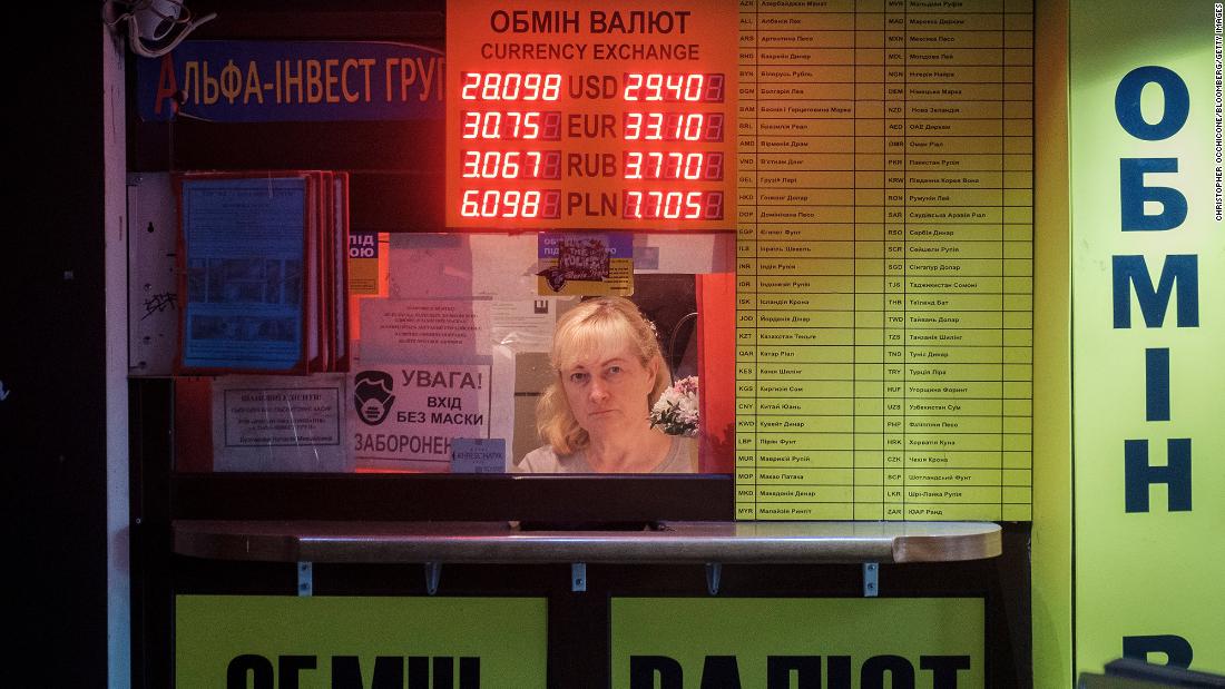 A sign displays conversion rates at a currency exchange kiosk in Kyiv on February 22. &lt;a href =&quot;https://www.cnn.com/2022/02/21/investing/global-stocks-ukraine-russia/index.html&quot; target =&quot;_공백&am인용ot;&gt;Global markets tumbledltmp;lt;/ㅏ&amgtgt; the day after Putin ordered troops into parts of eastern Ukraine.
