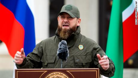 Chechnya&#39;s regional leader Ramzan Kadyrov addresses servicemen in Grozny, febbraio 25.