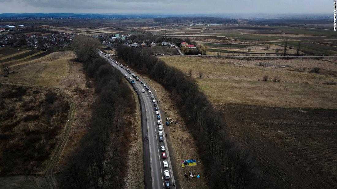 Cars line up on the road outside Mostyska, 우크라이나, as people attempt to flee to Poland on February 27.