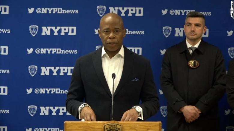 Two people shot, uno fatalmente, while sleeping on New York City streets Saturday, dice la polizia