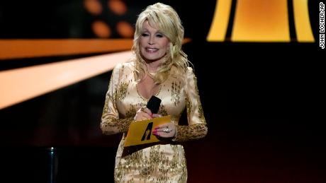 Roccia &amp; Roll Hall of Fame to keep Dolly Parton on nominee list despite her opting out