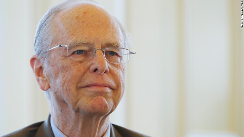 Edward Johnson III, Fidelity CEO who revolutionized investing, dies at 91