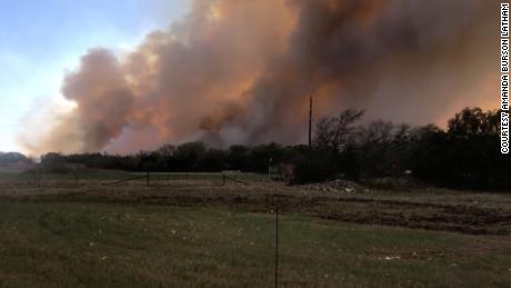 New Texas fire burns more than 33,000 에이커 