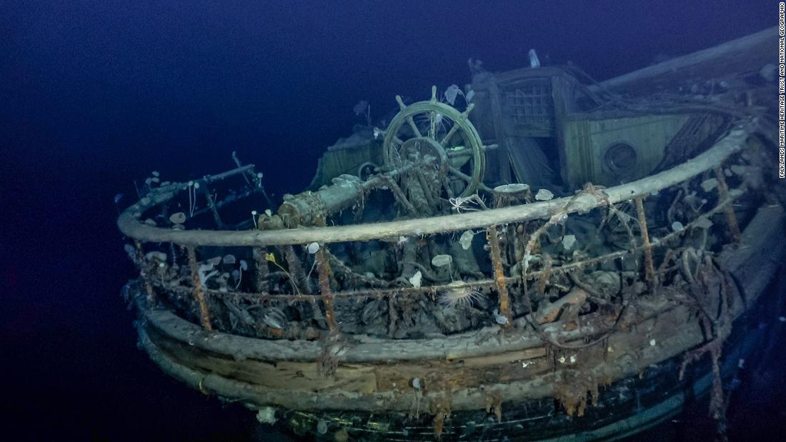 More than a century after it sank off the coast of Antarctica, polar explorer Ernest Shackleton&#39;s ship HMS Endurance &lt;a href =&quot;https://cnn.com/travel/article/ernest-shackleton-endurance-shipwreck-found-scn/index.html&quot; 目标=&quot;_空白&amp报价t;&gt;has been found.&ltp;lt;/一个gtmp;gt; 船, which sank in 1915, 是 3,008 米 (1.9 miles or 9,842 脚) deep in the Weddell Sea, a pocket in the Southern Ocean along the northern coast of Antarctica, south of the Falkland Islands.