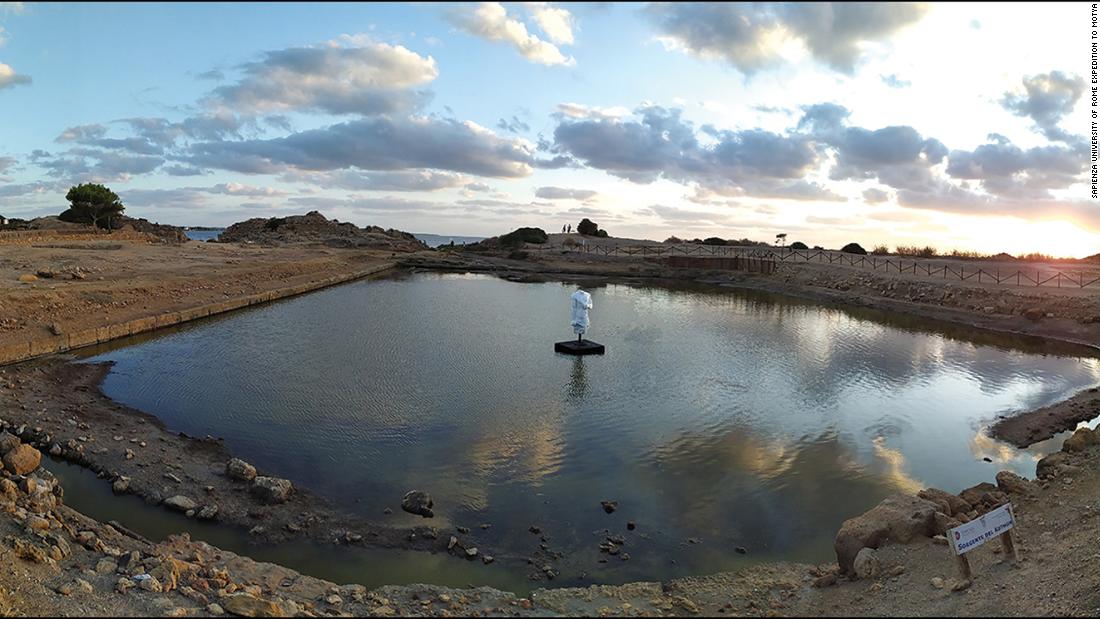 An artificial lake off the west coast of Sicily was once one of the largest sacred pools in the ancient Mediterranean 2,500 几年前 -- and it was aligned with the stars, 根据 &lt;a href =&quot;https://cnn.com/2022/03/22/world/sicily-ancient-sacred-pool-scn/index.html&quot; 目标=&quot;_空白&amp报价t;&gt;research published in March.&ltp;lt;/一个gtmp;gt;