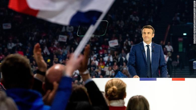 Opinione: Putin casts a shadow over Macron's reelection bid